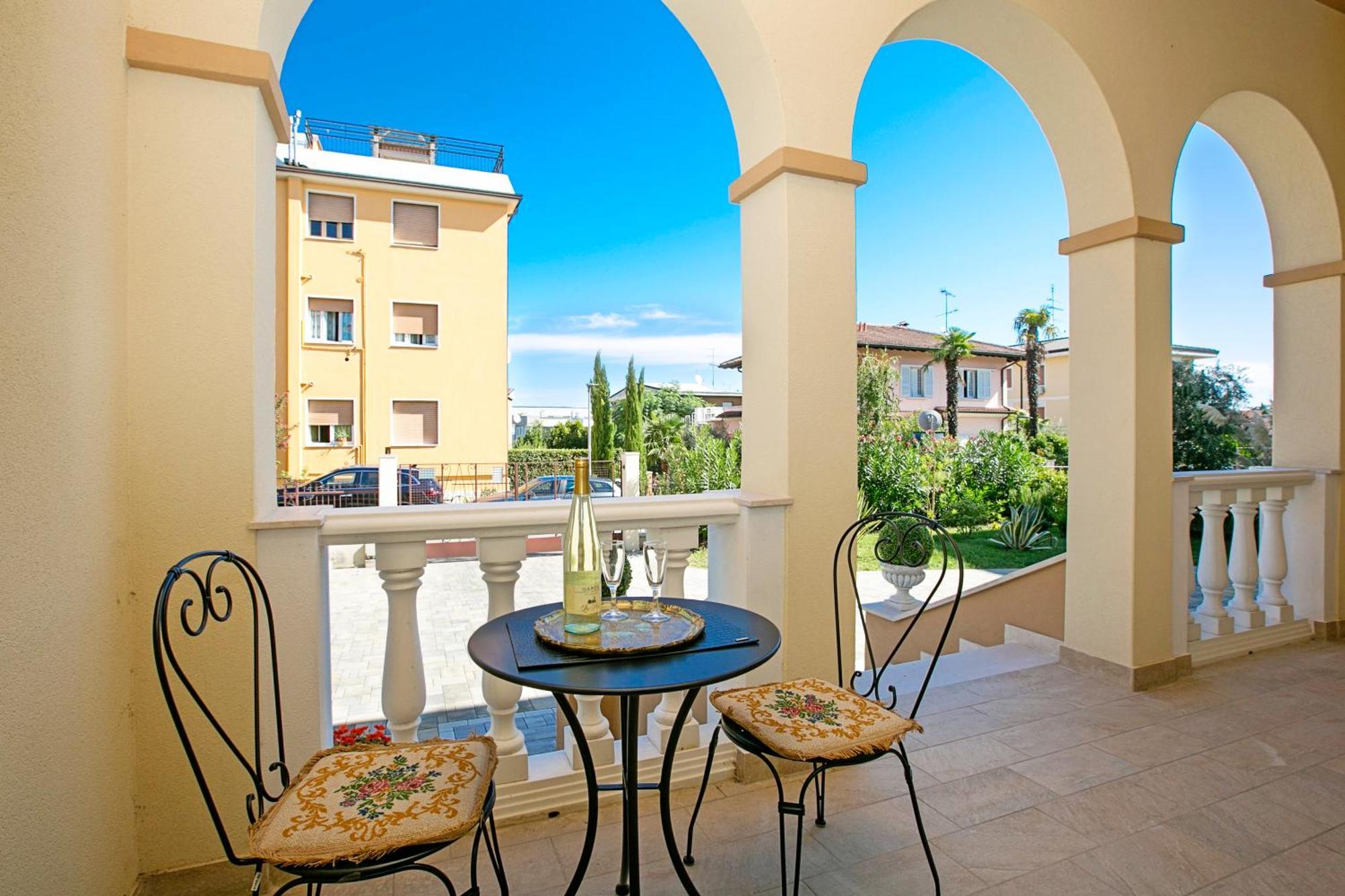 Villa Mimosa - Appartamento 1 - Happy Rentals Desenzano del Garda Ngoại thất bức ảnh